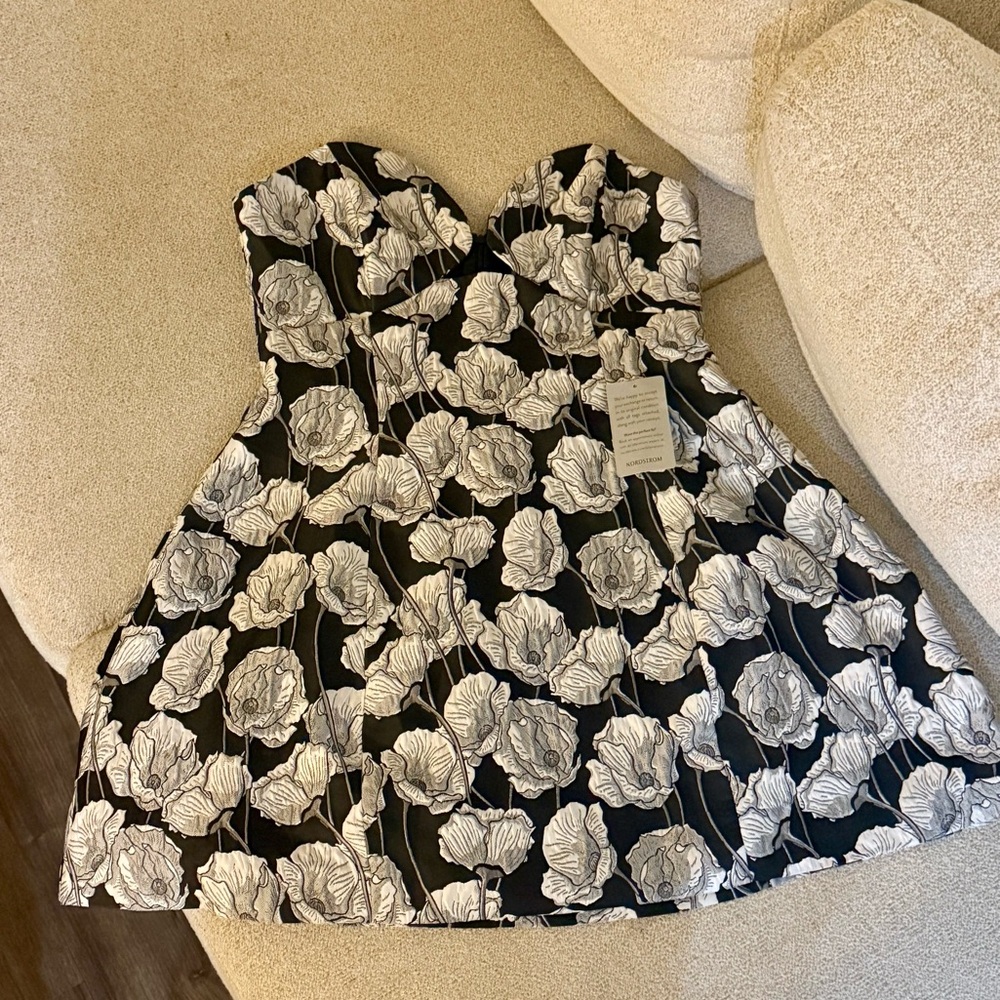 Elliatt Monochrome Floral Strapless Dress